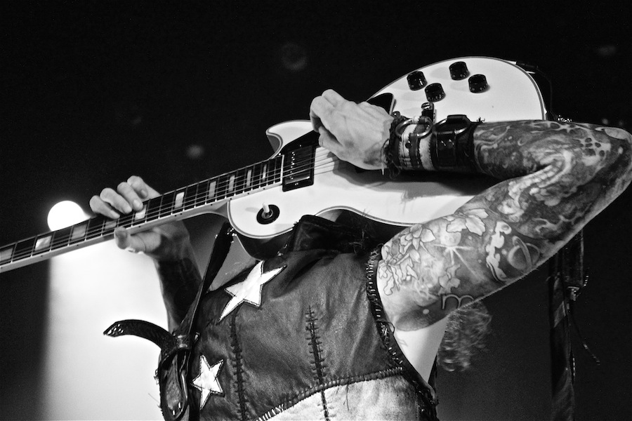 Justin Hawkins of The Darkness (Photo: Andrew Parks)