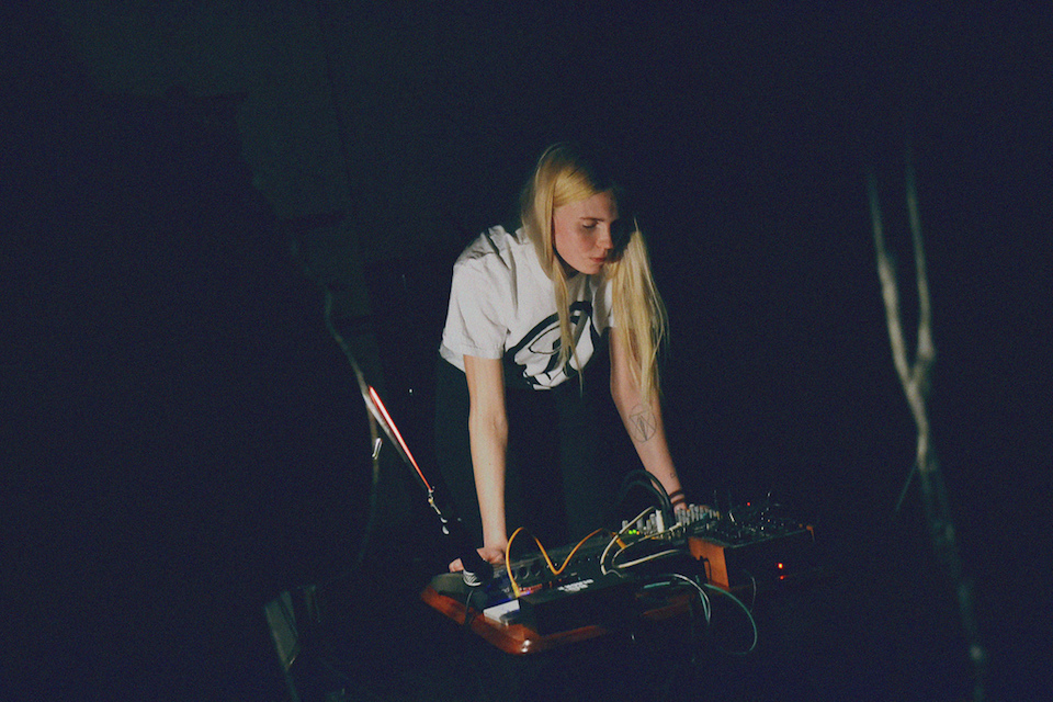 Puce Mary live